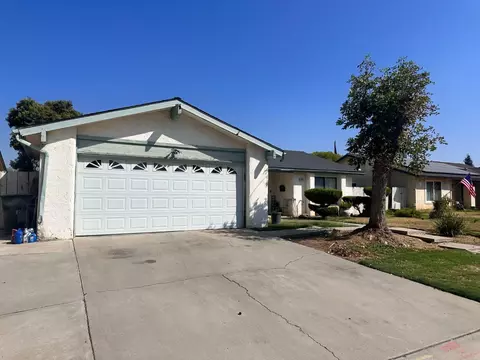 2428 5th St, Sanger, CA 93657 photo 2
