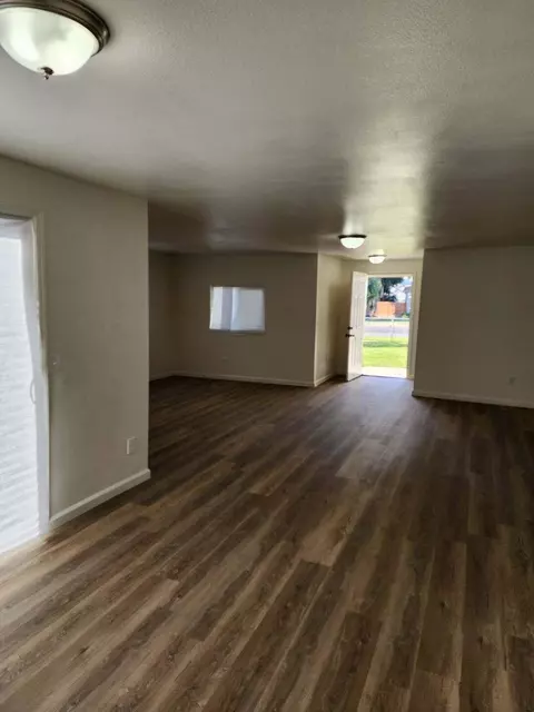 146 S E St, Tulare, CA 93274 photo 6