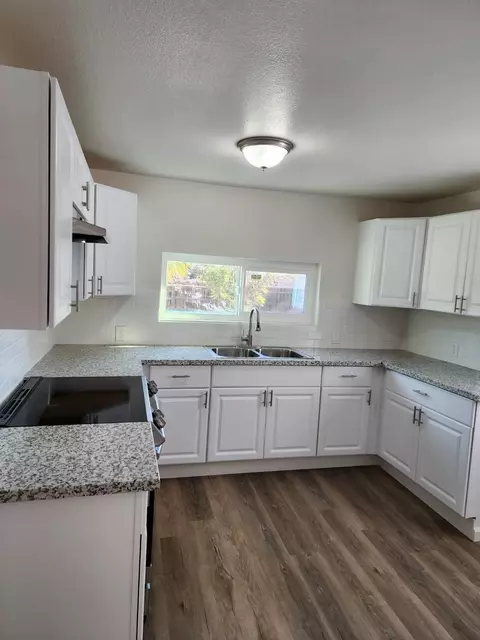 146 S E St, Tulare, CA 93274 photo 5