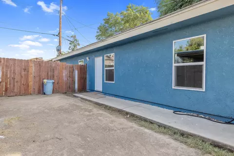 720 S Locust St, Visalia, CA 93277