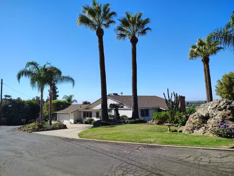915 S Strathmore Ave # G, Lindsay, CA 93247