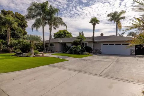 909 N Dickran Dr, Tulare, CA 93274