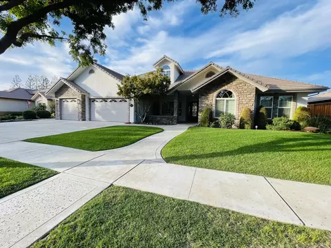 4702 W Buena Vista Ct, Visalia, CA 93291