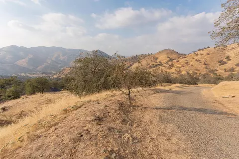 42377 Corral Dr, Three Rivers, CA 93271 photo 4