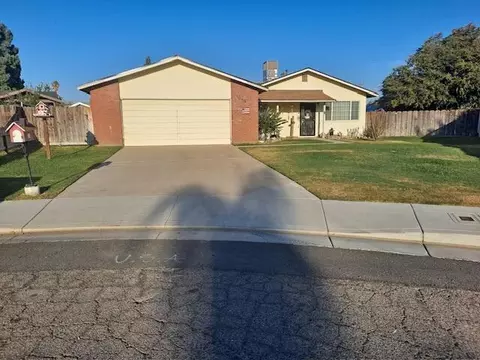 1045 N Ellis Pl, Porterville, CA 93257