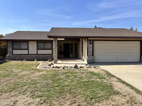 1919 N M St, Tulare, CA 93274