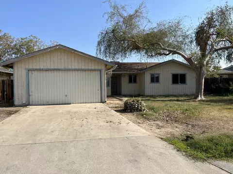 821 Connie Dr, Hanford, CA 93230