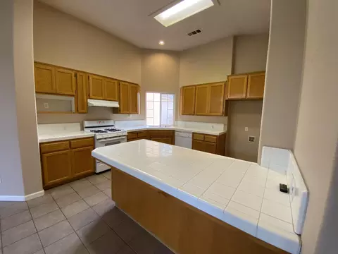 1646 E Victor Ave, Visalia, CA 93292 photo 9