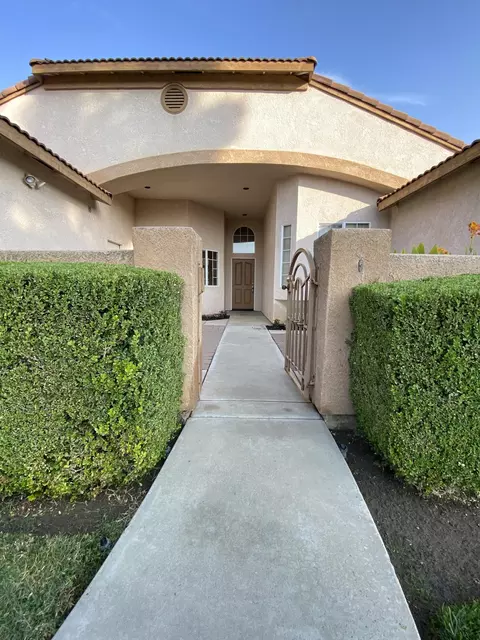 1646 E Victor Ave, Visalia, CA 93292 photo 3