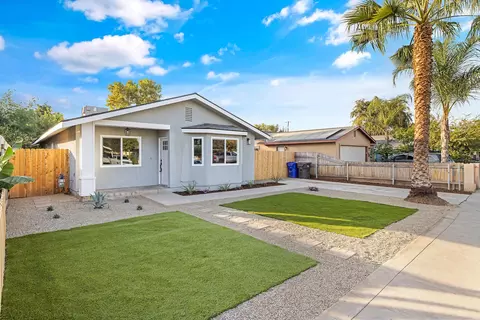 240 S Orange Ave, Exeter, CA 93221