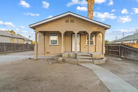 404 N Brundage Ave, Farmersville, CA 93223