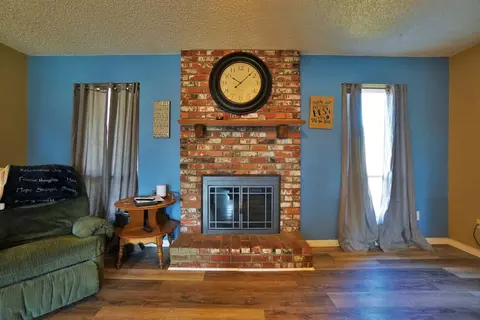 955 Murphy Dr, Lemoore, CA 93245 photo 9