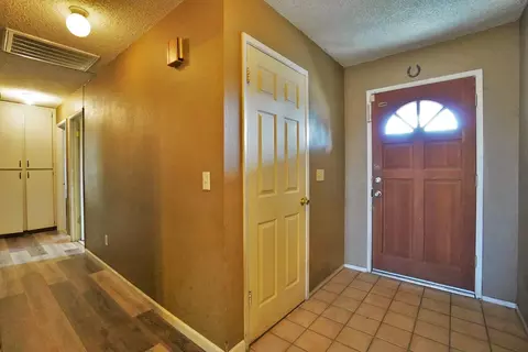 955 Murphy Dr, Lemoore, CA 93245 photo 4