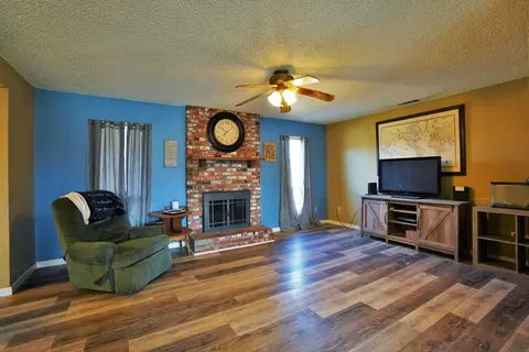 955 Murphy Dr, Lemoore, CA 93245 photo 8