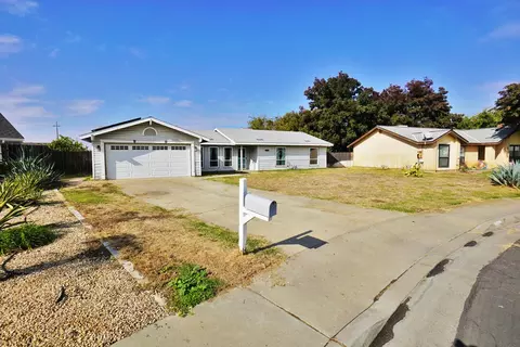 955 Murphy Dr, Lemoore, CA 93245 photo 3