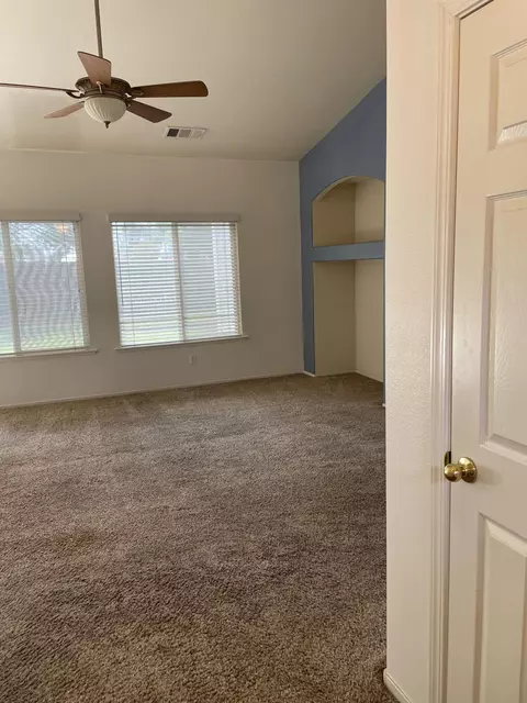 1059 Sorrel Ave, Lemoore, CA 93245 photo 4