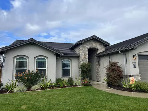 1499 Durango St, Tulare, CA 93274 photo 3