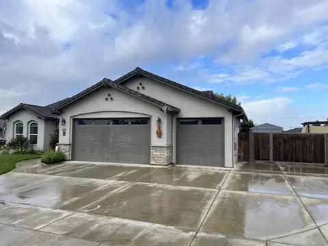 1499 Durango St, Tulare, CA 93274 photo 2