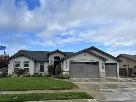 1499 Durango St, Tulare, CA 93274