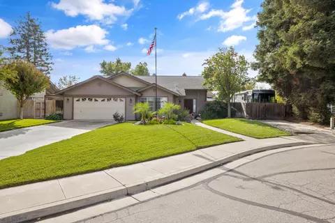 6027 W Judy Ct, Visalia, CA 93277