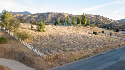 16410 Cattle Dr, Springville, CA 93265