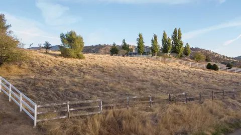 16410 Cattle Dr, Springville, CA 93265 photo 2