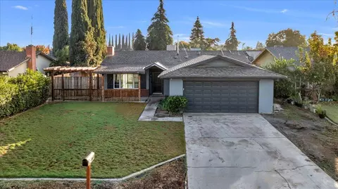 1840 S Julieann Ct, Visalia, CA 93277