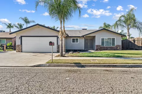 861 S Kazarian St, Tulare, CA 93274