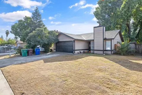 825 W Rita St, Farmersville, CA 93223