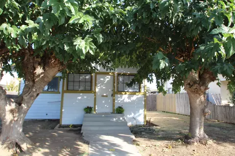476 N 2nd St, Porterville, CA 93257