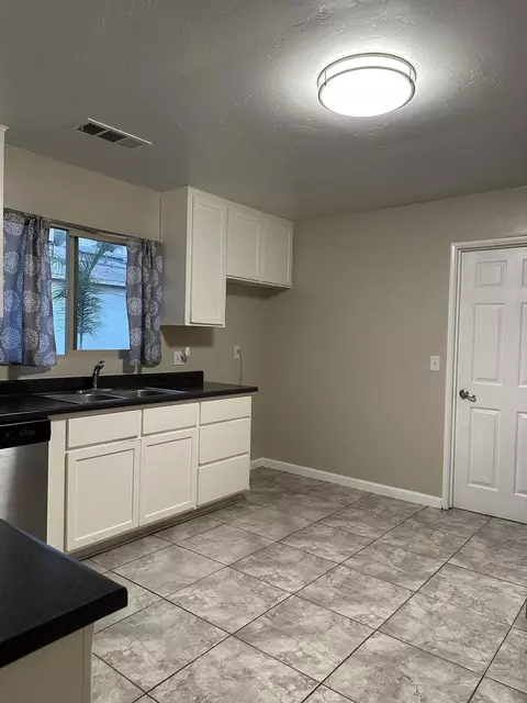 415 E Race Ave, Visalia, CA 93291 photo 5