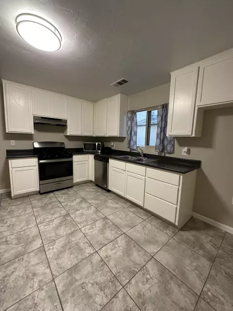415 E Race Ave, Visalia, CA 93291 photo 4