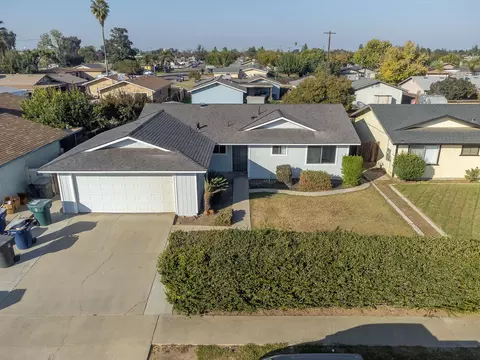 1384 E Cerritos Ave, Tulare, CA 93274