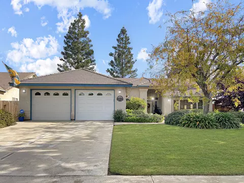 2842 S Parkwood St, Visalia, CA 93277