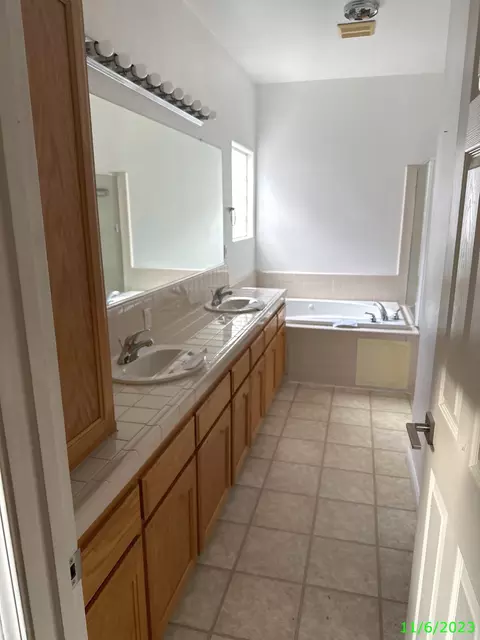 562 Puffin Ln, Lemoore, CA 93245 photo 13