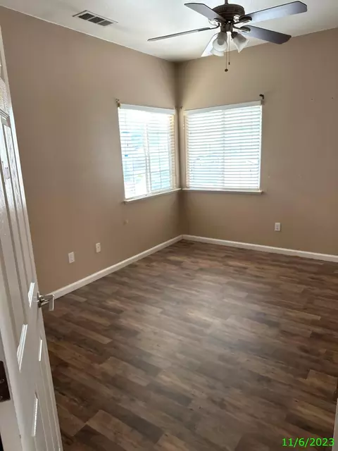 562 Puffin Ln, Lemoore, CA 93245 photo 8