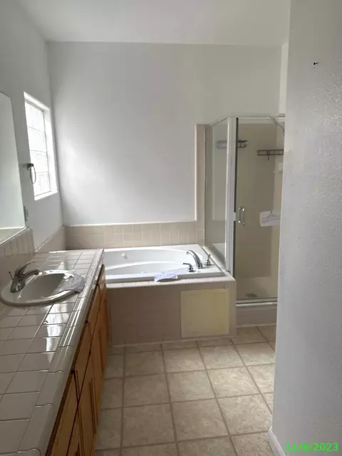 562 Puffin Ln, Lemoore, CA 93245 photo 14