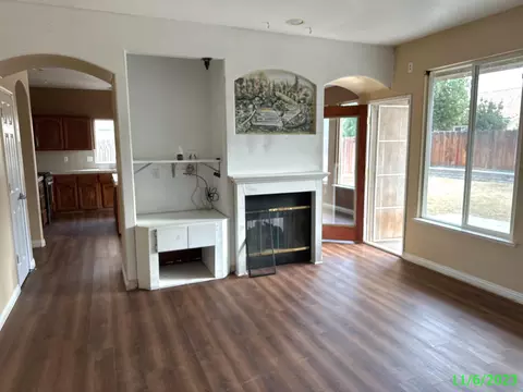 562 Puffin Ln, Lemoore, CA 93245 photo 6