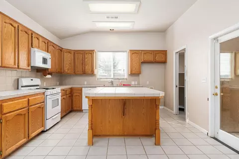1331 E Dorothea Ave, Visalia, CA 93292 photo 9