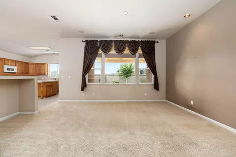 1331 E Dorothea Ave, Visalia, CA 93292 photo 5