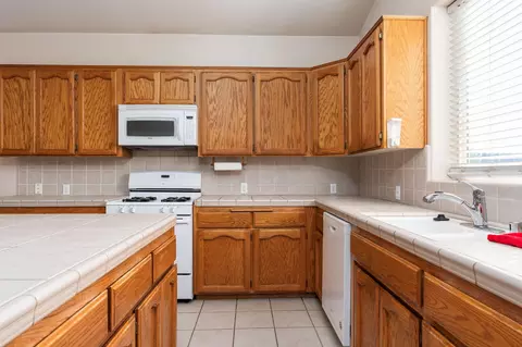 1331 E Dorothea Ave, Visalia, CA 93292 photo 10