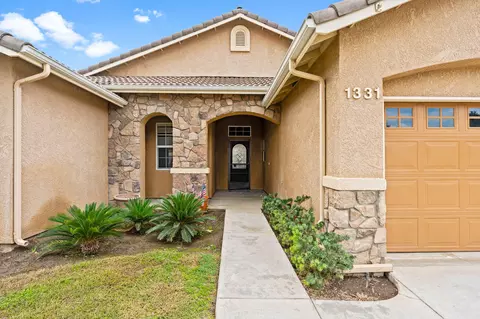 1331 E Dorothea Ave, Visalia, CA 93292 photo 3