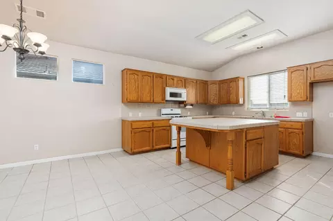 1331 E Dorothea Ave, Visalia, CA 93292 photo 8