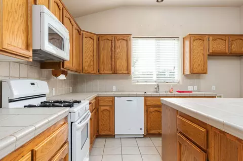 1331 E Dorothea Ave, Visalia, CA 93292 photo 12