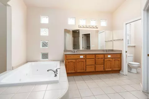 1331 E Dorothea Ave, Visalia, CA 93292 photo 18