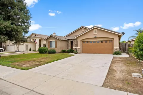 1331 E Dorothea Ave, Visalia, CA 93292 photo 2