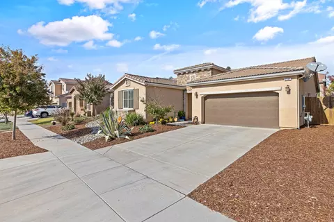 2546 W Stewart Ave, Visalia, CA 93291