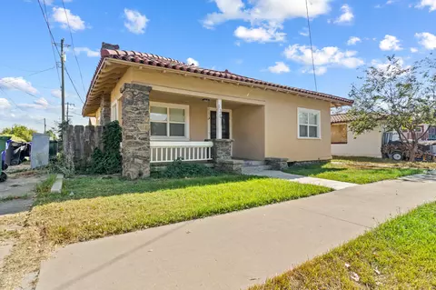 130 E Mariposa St, Dinuba, CA 93618 photo 2