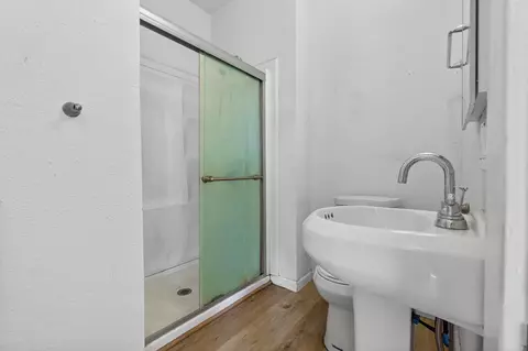 130 E Mariposa St, Dinuba, CA 93618 photo 14
