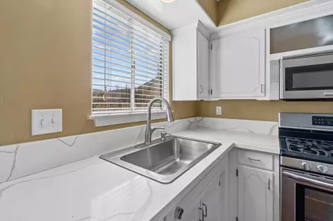 2012 E Laura Ave, Visalia, CA 93292 photo 9